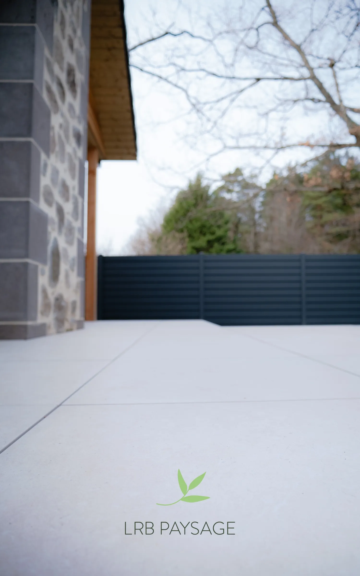 Aménagement jardin cloture dallage terrasse gres cerame Issoire LRB paysage 4