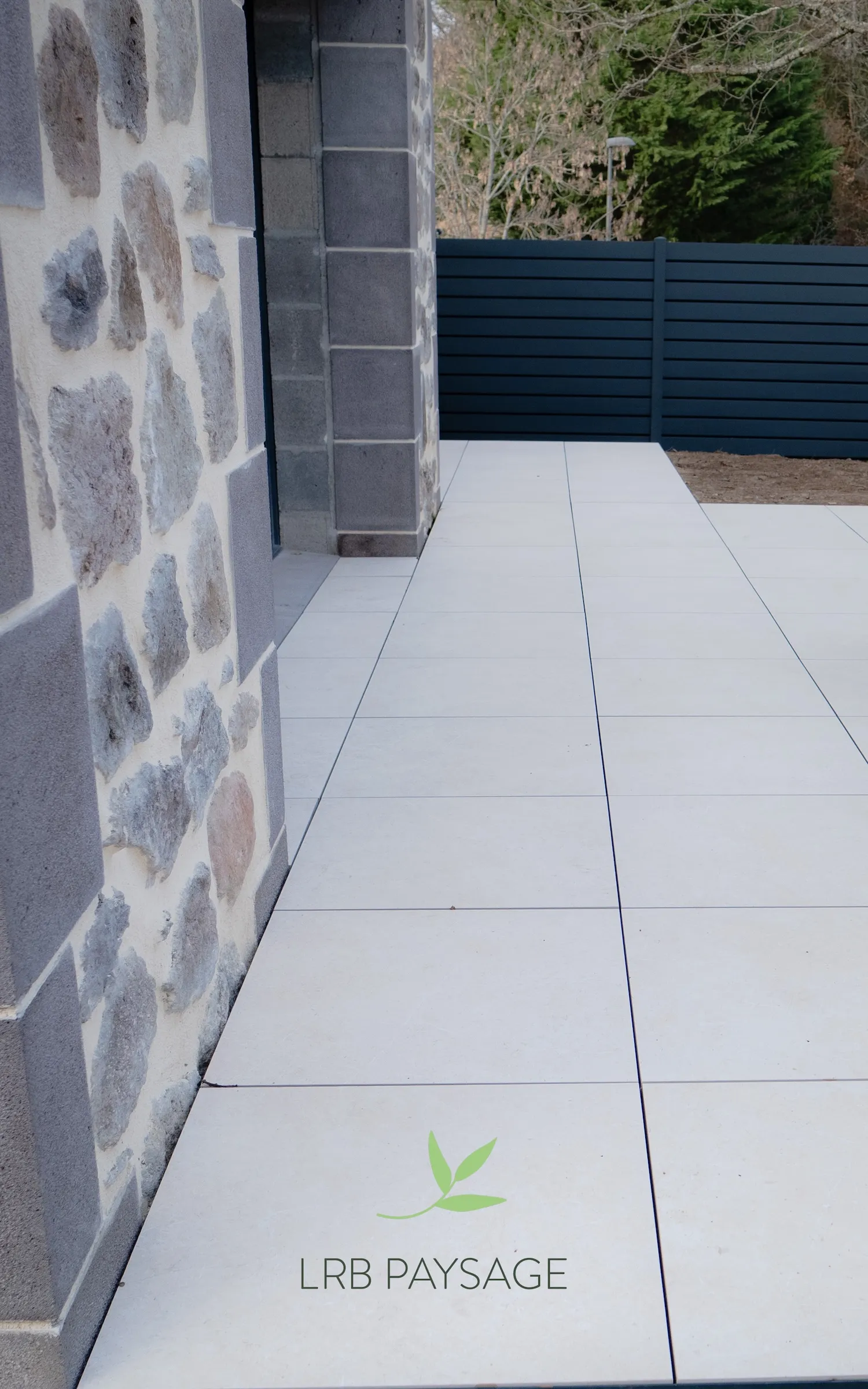 Aménagement jardin cloture dallage terrasse gres cerame Issoire LRB paysage 6