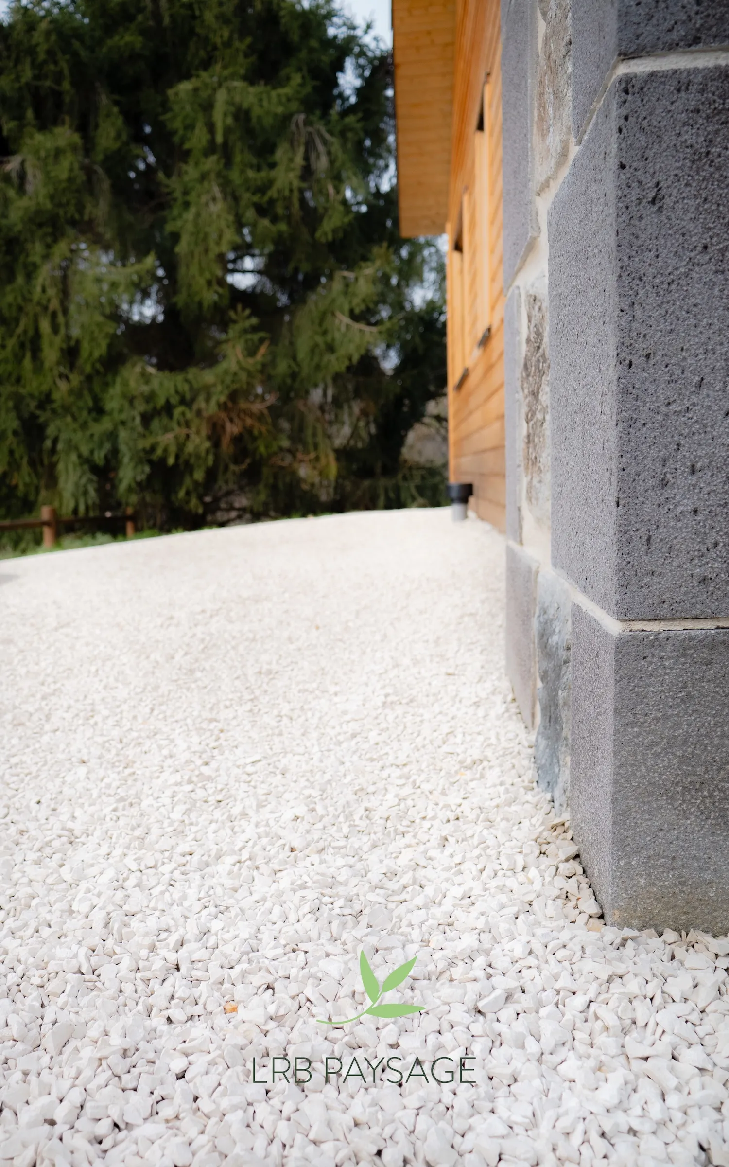 Aménagement jardin cloture dallage terrasse gres cerame Issoire LRB paysage 8