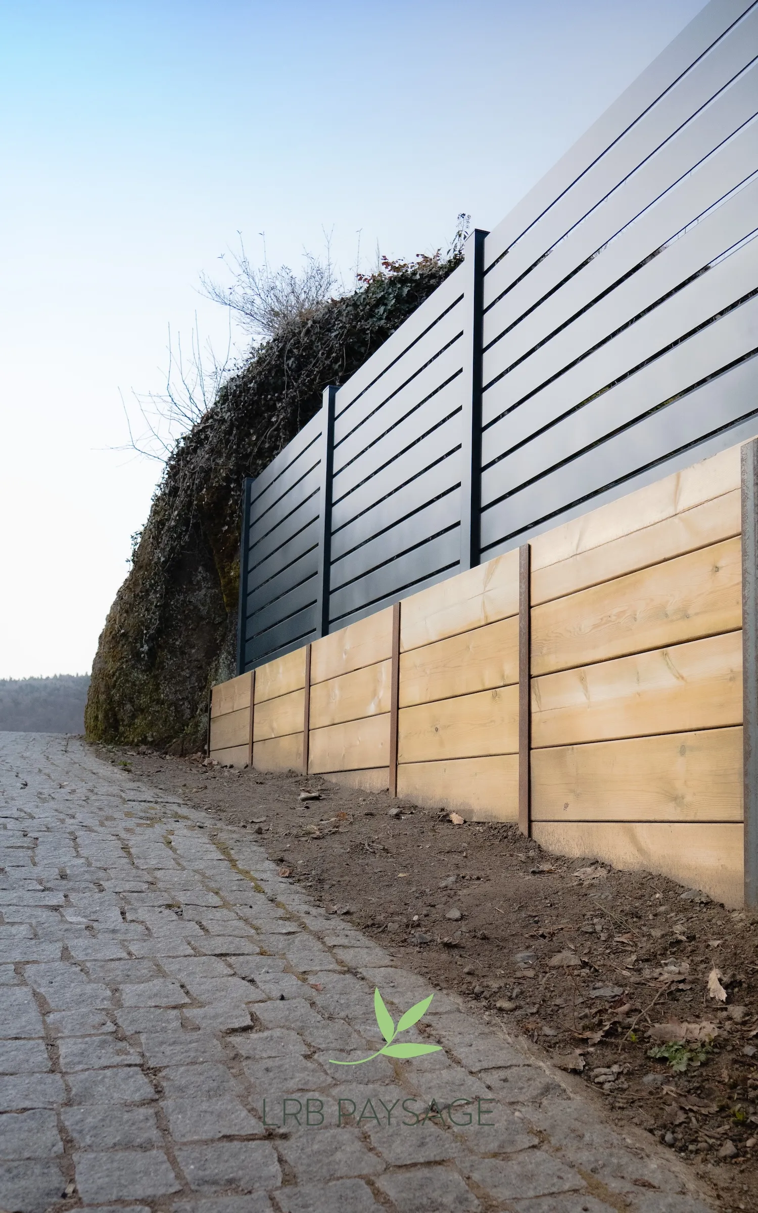 Aménagement jardin cloture dallage terrasse gres cerame Issoire LRB paysage 9